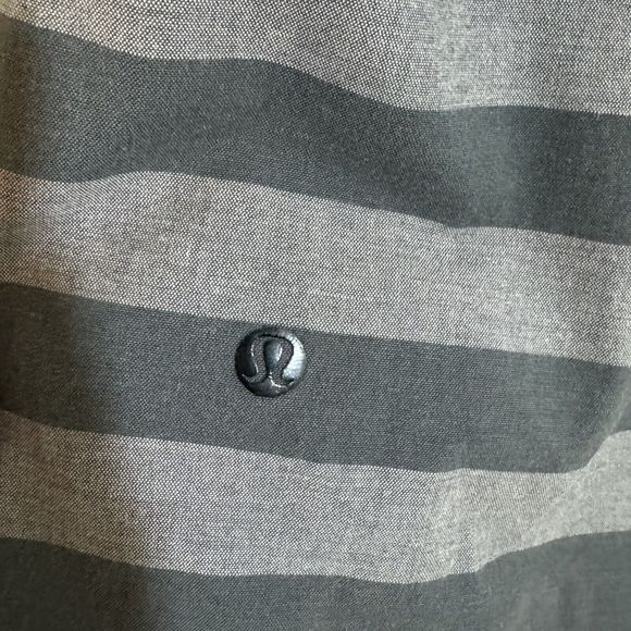 LULULEMON Mens Size 38 10.5" Flat Front Striped Casual Chino Golf Shorts Gray - Picture 3 of 3